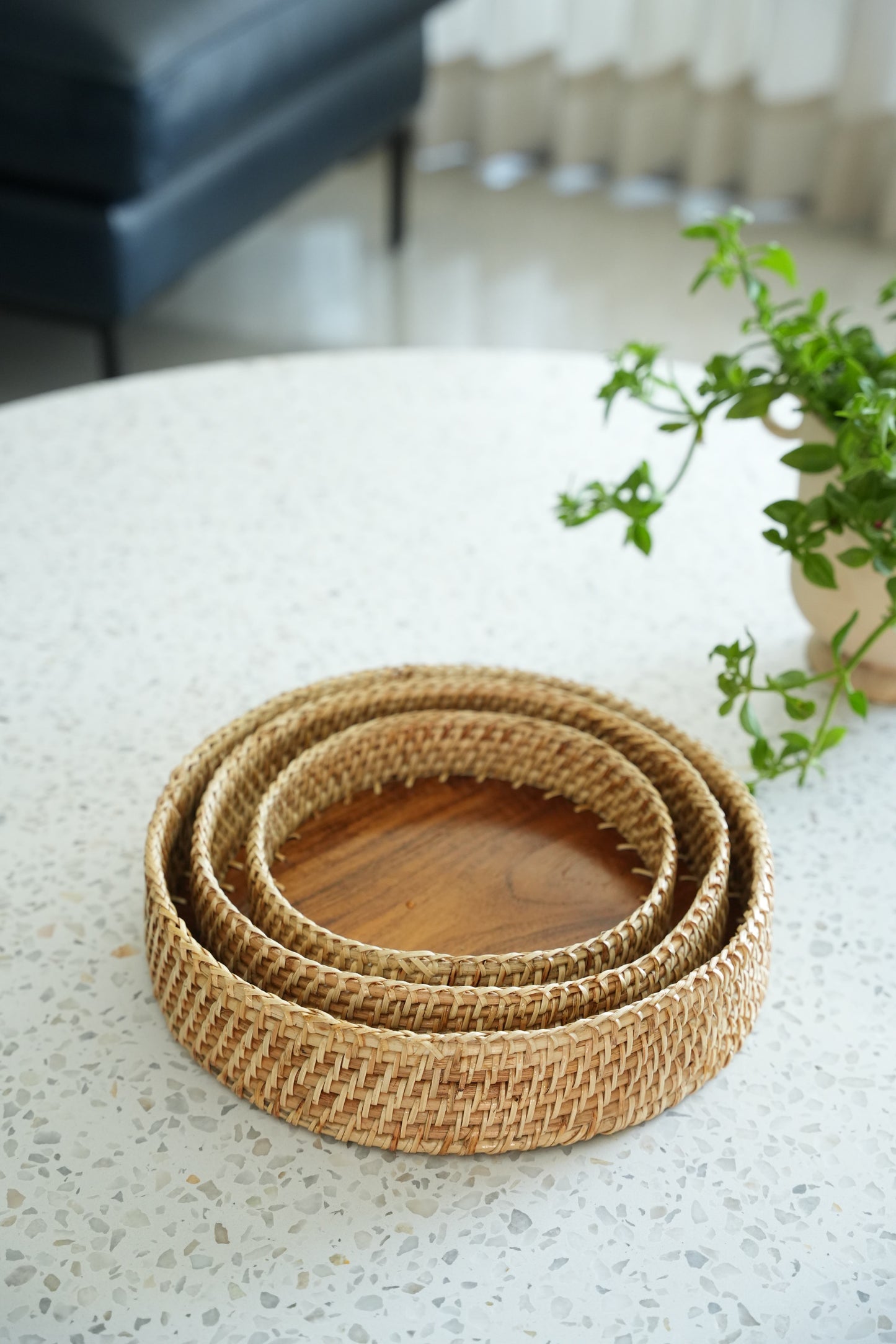 ROUND CANE TRAY