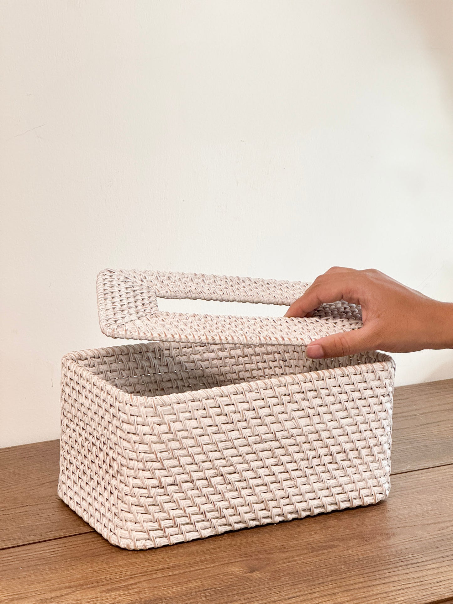 WHITE TISSUE BOX HOLDER