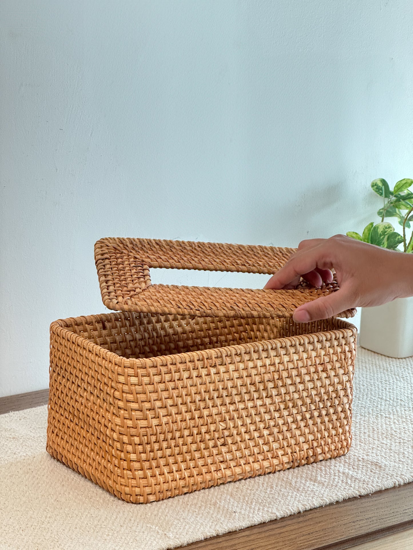 NATURAL TISSUE BOX HOLDER
