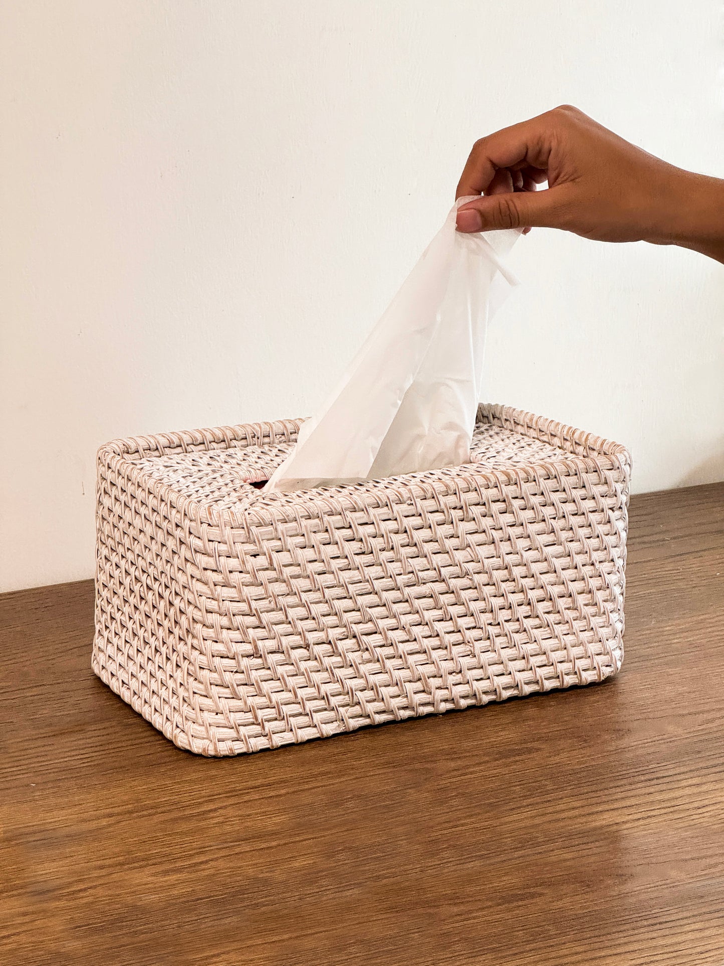 WHITE TISSUE BOX HOLDER