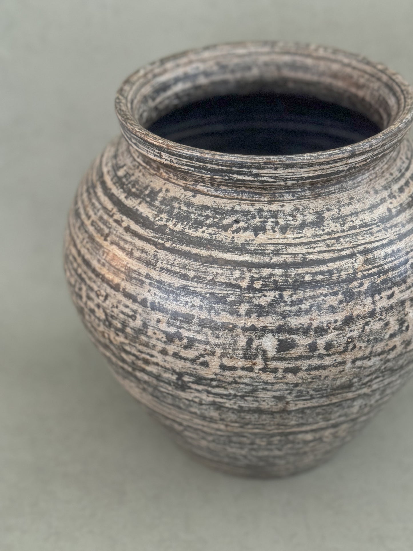 AMINA CLAY POT