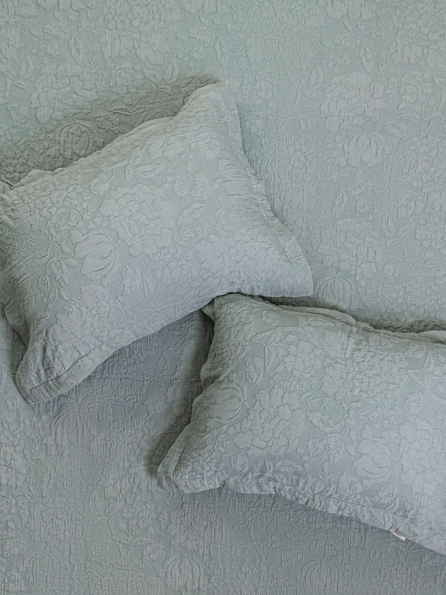BLOOMFIELD JACQUARD BEDCOVER SET