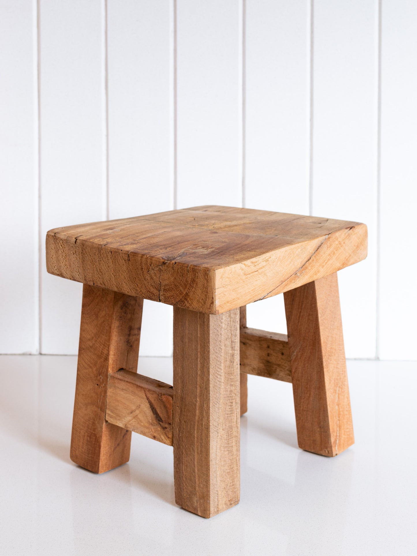 DECOR RISER STOOL