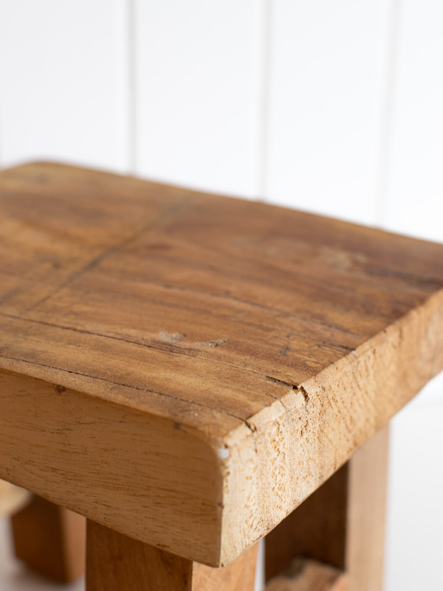 DECOR RISER STOOL