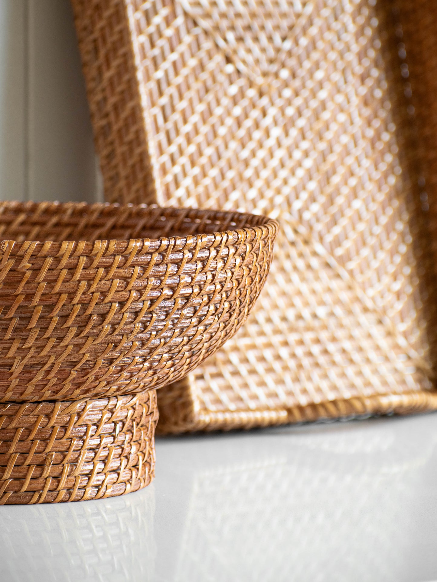 HONEY RATTAN TRAY WITH HANDLE