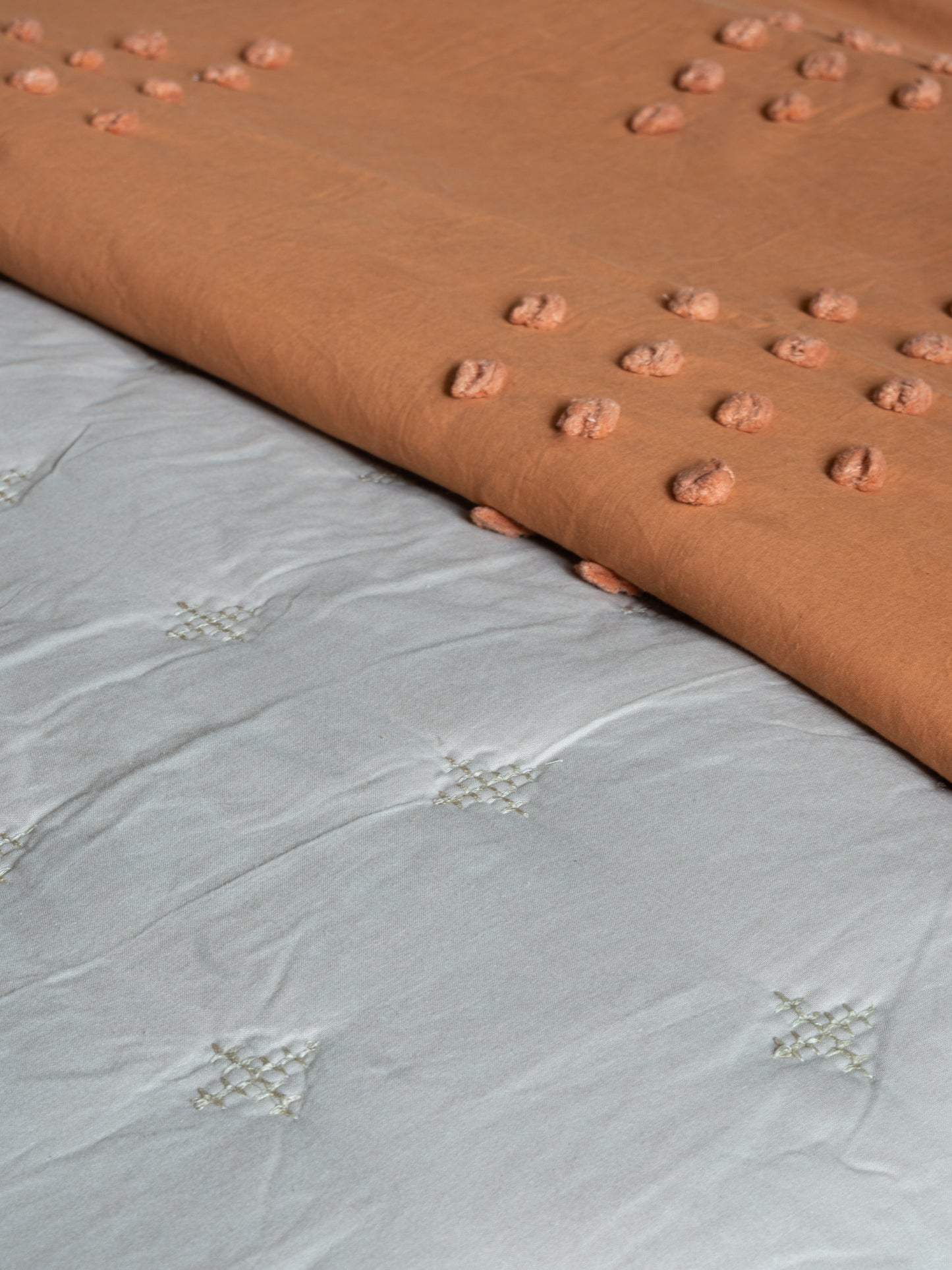 CAMILE EMBROIDERED BEIGE QUILT