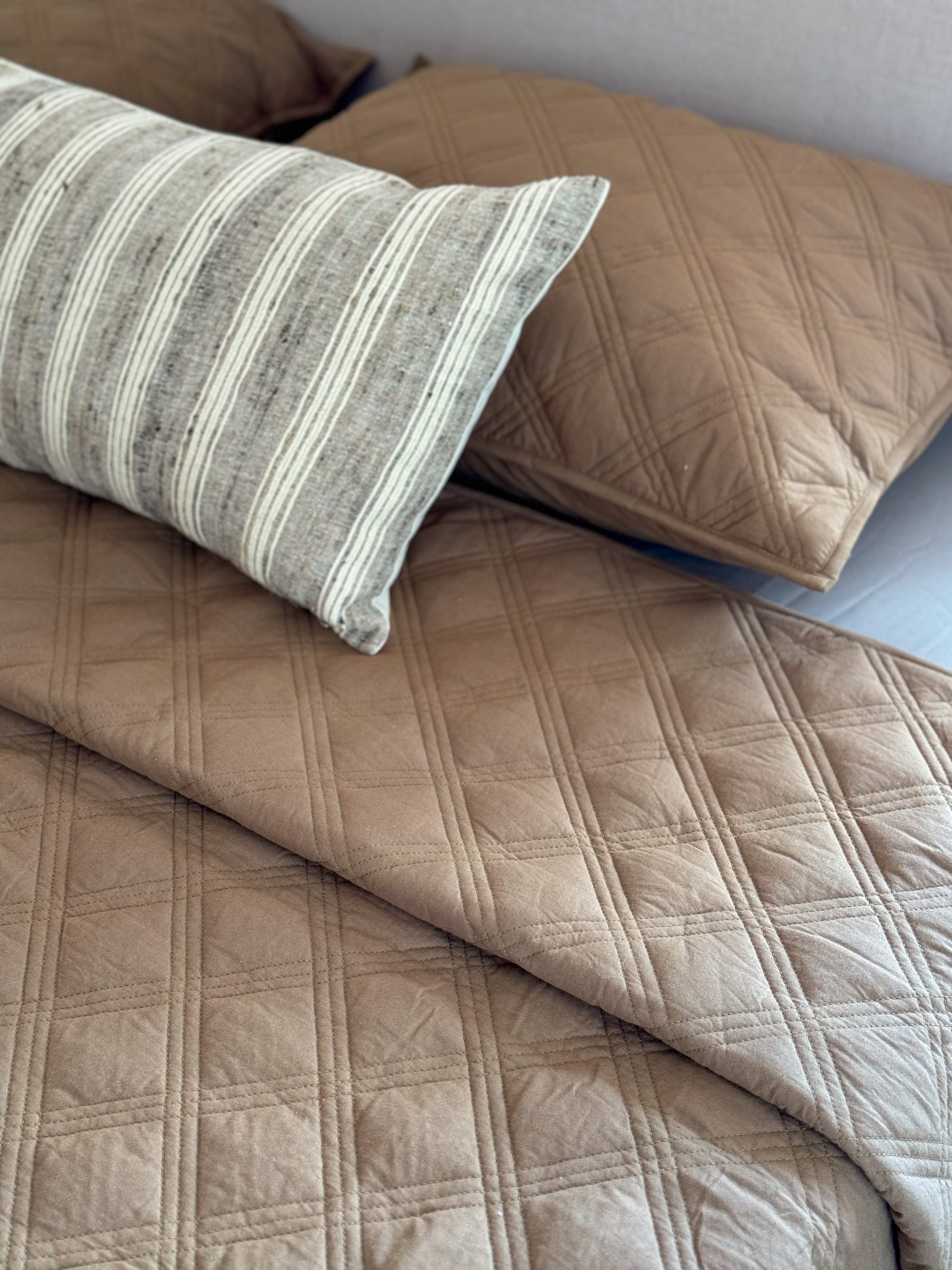 THEO CHECKERED BEDDING - in brown- ALTROVE