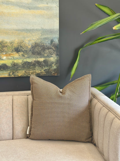 JULES HOUNDSTOOTH CUSHION in BROWN - detail - ALTROVE