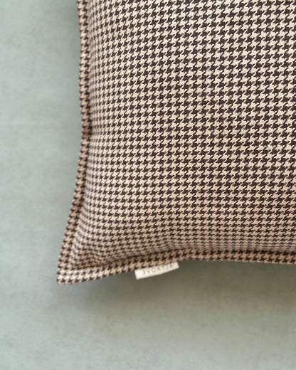 JULES HOUNDSTOOTH CUSHION in BROWN -detail - ALTROVE