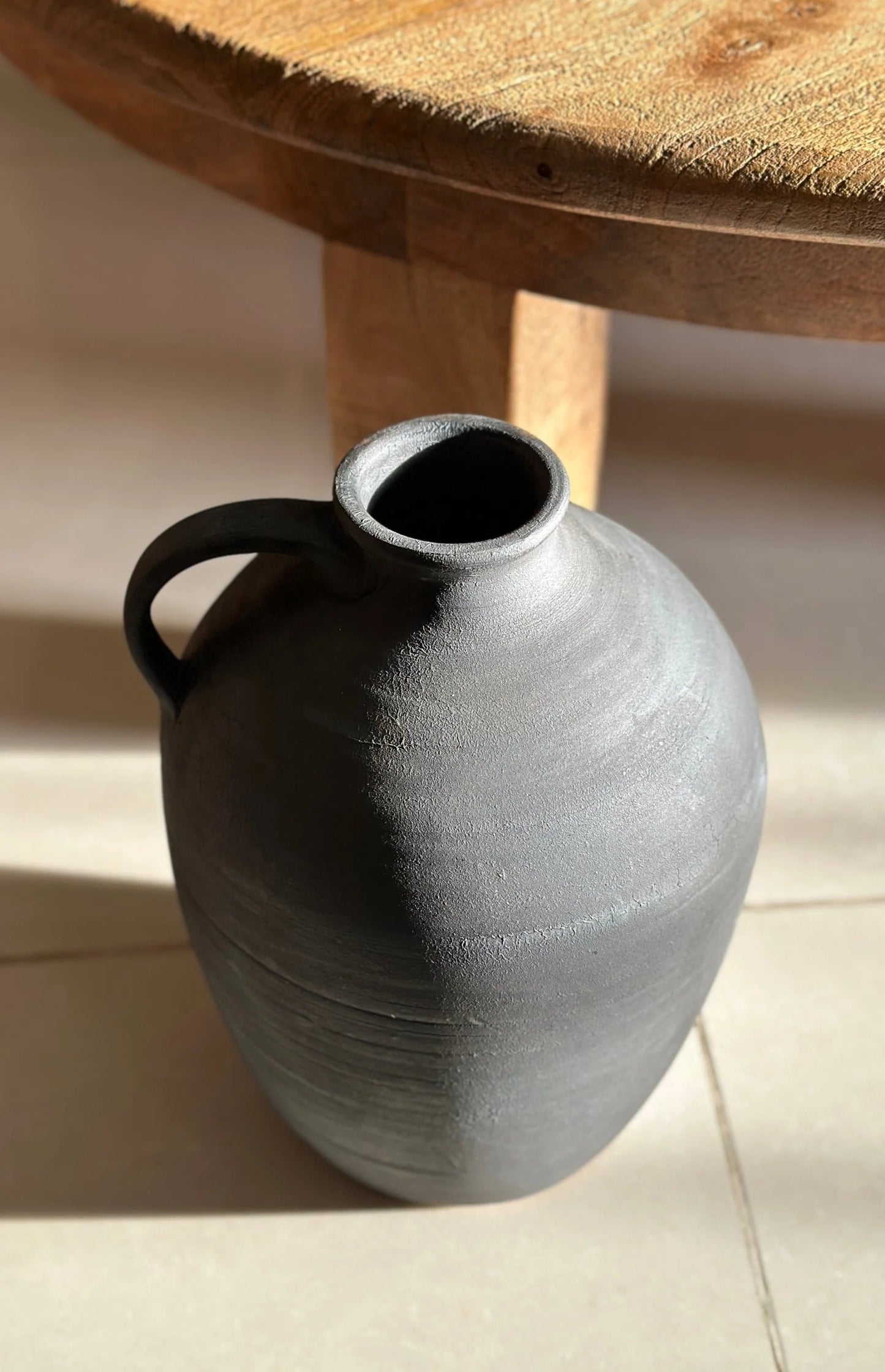 JUG VASE