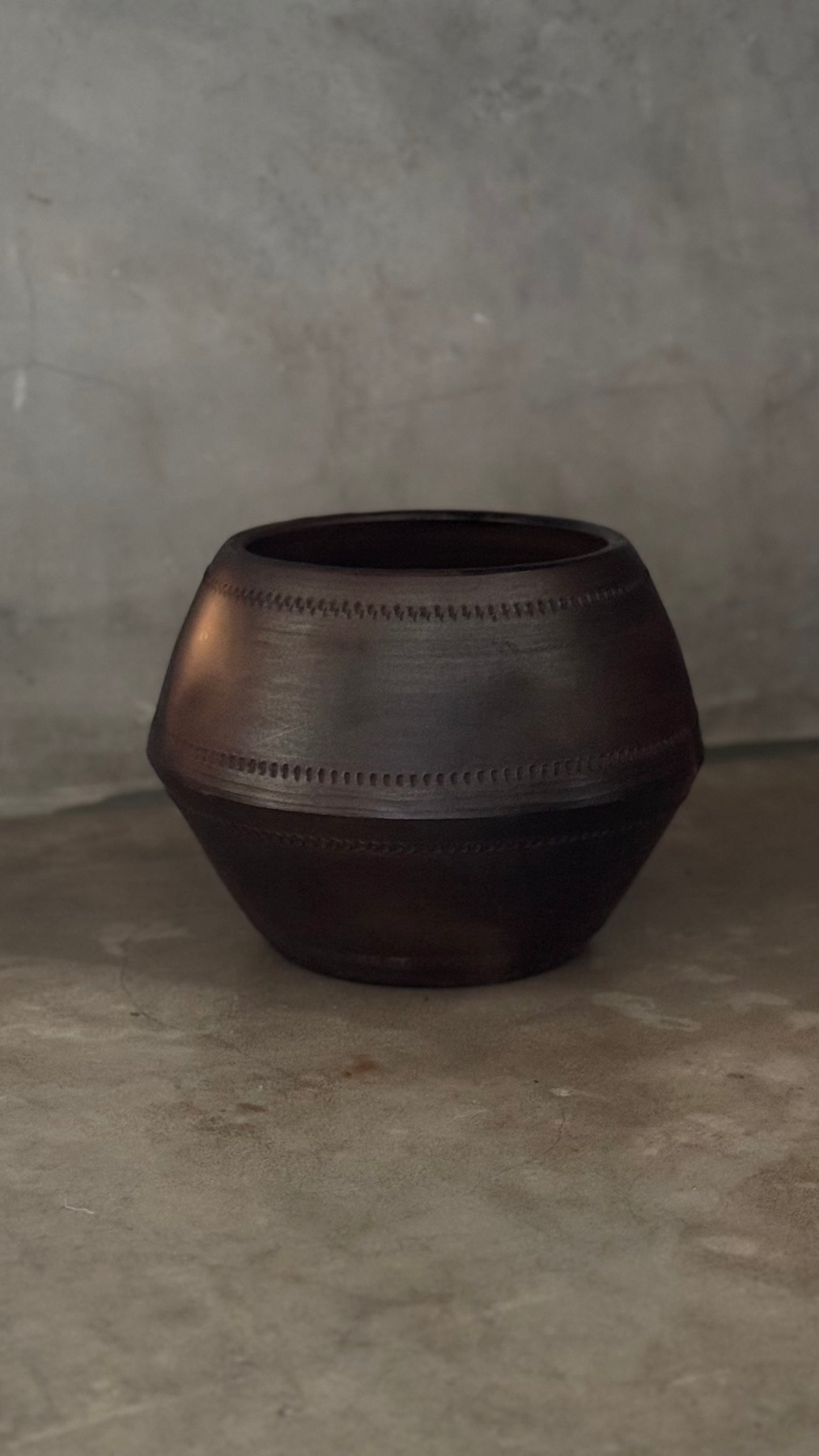 TAPPERED TERRA ASH VASE