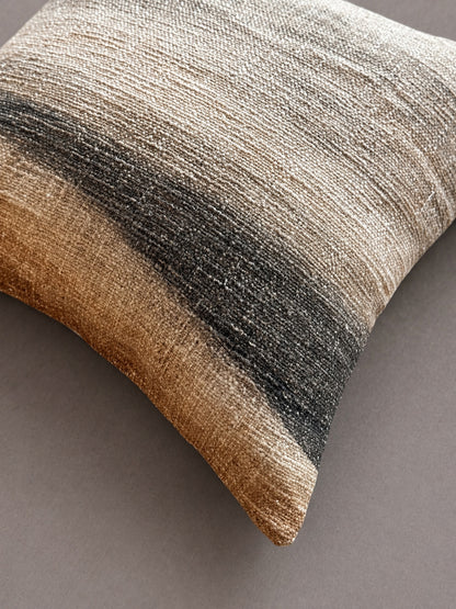 HORIZON CUSHION in brown - details - ALTROVE