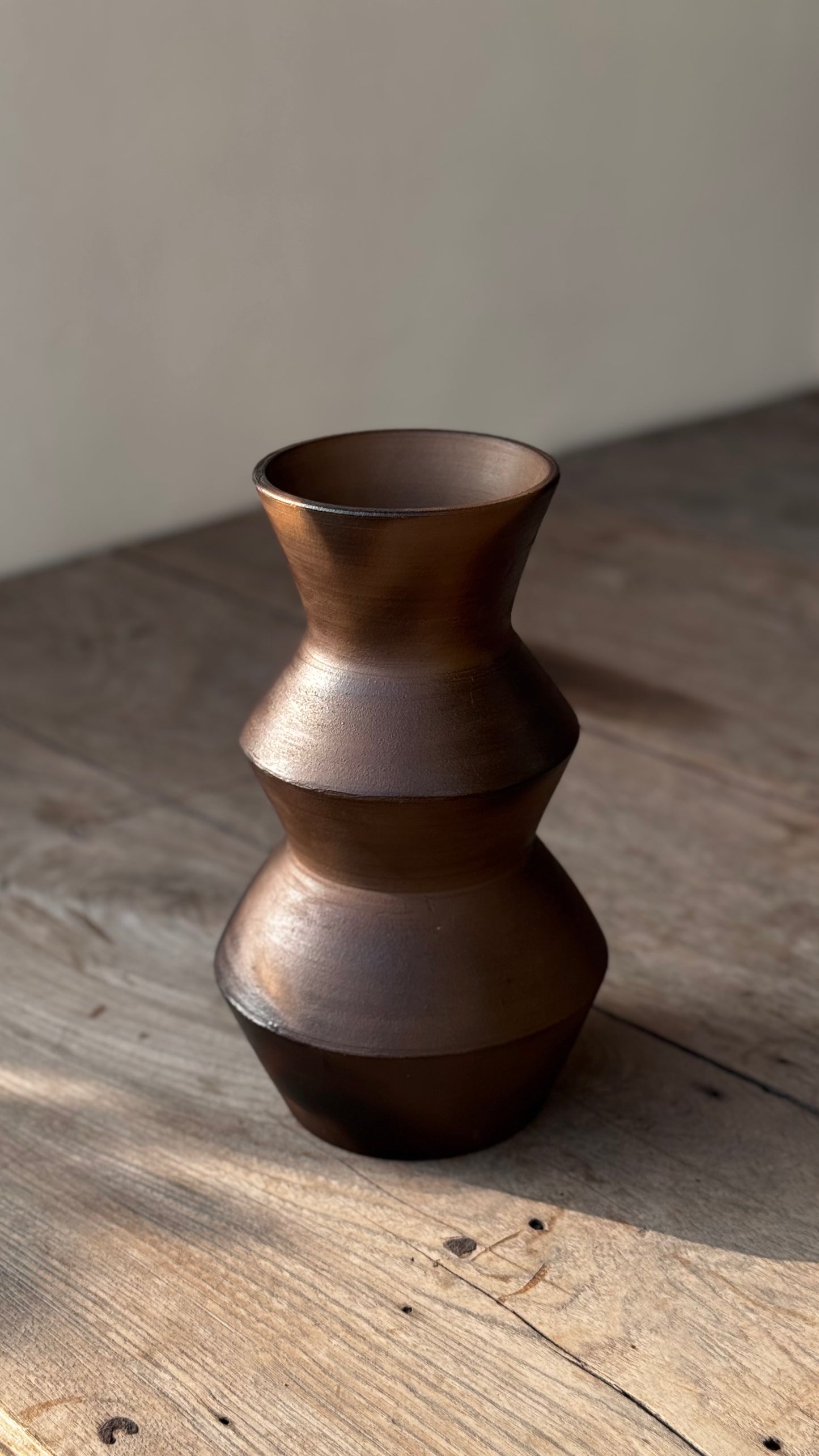 TERRA SCULPTURAL VASE ASH