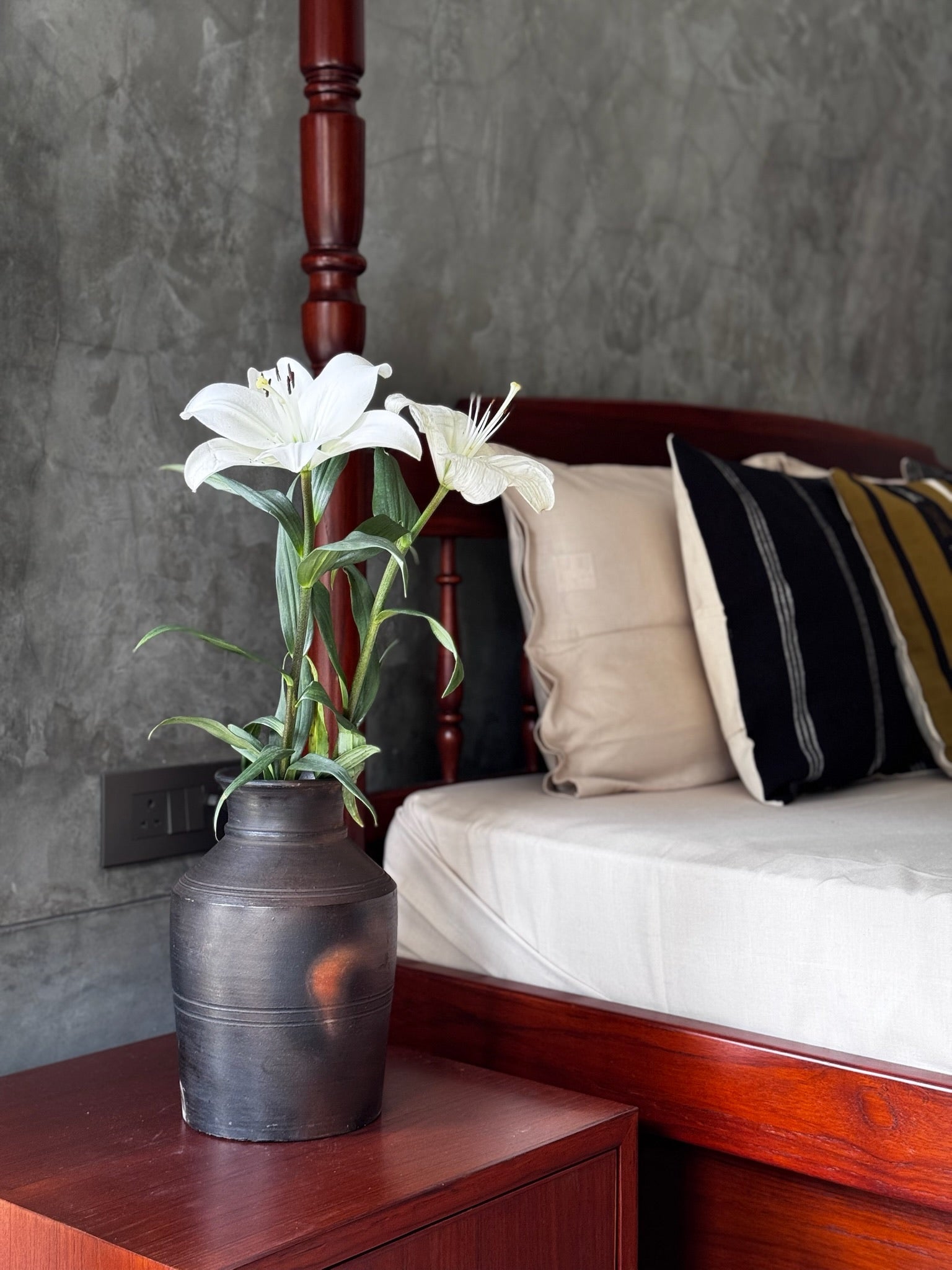 HERITAGE VASE ASH