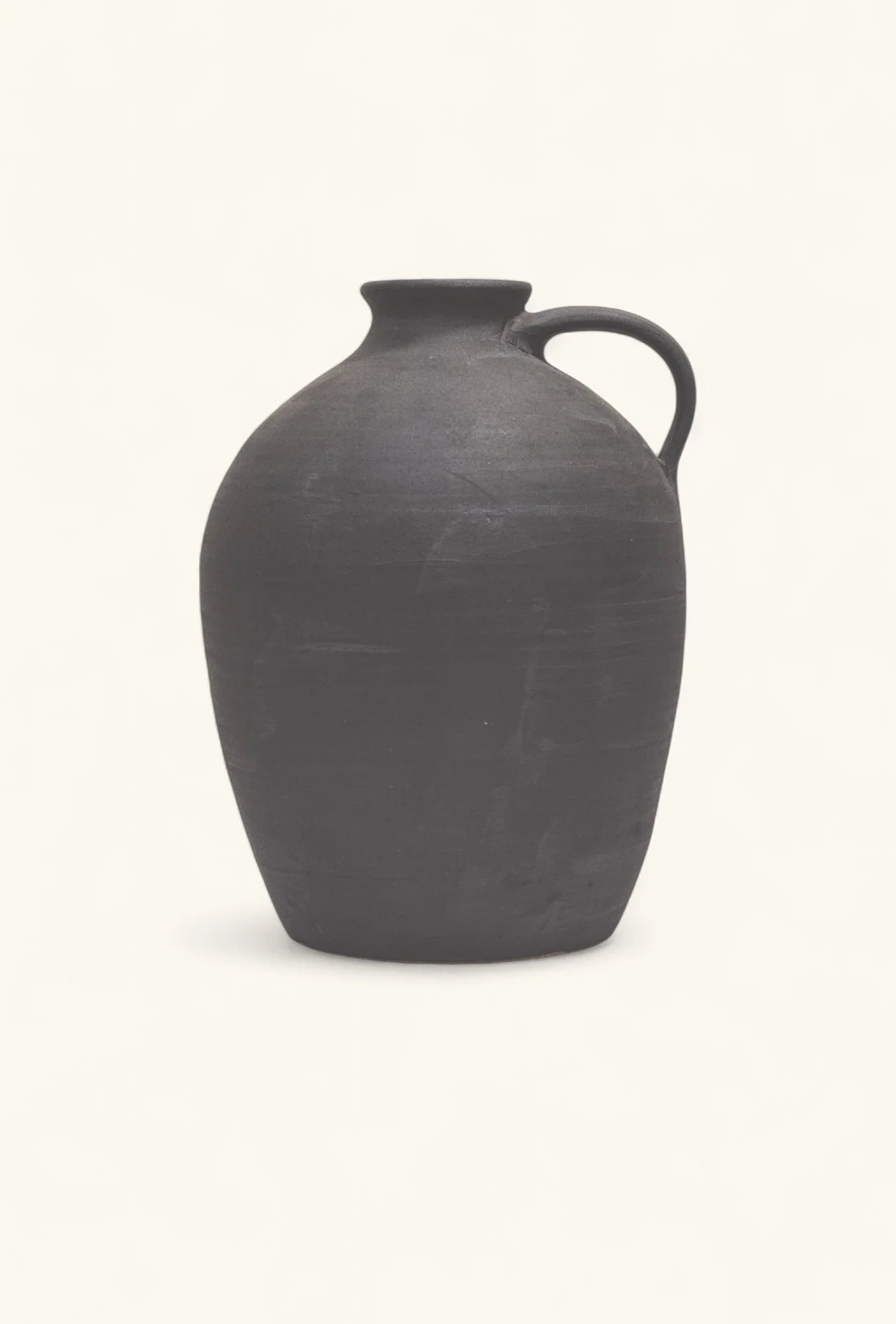 JUG VASE