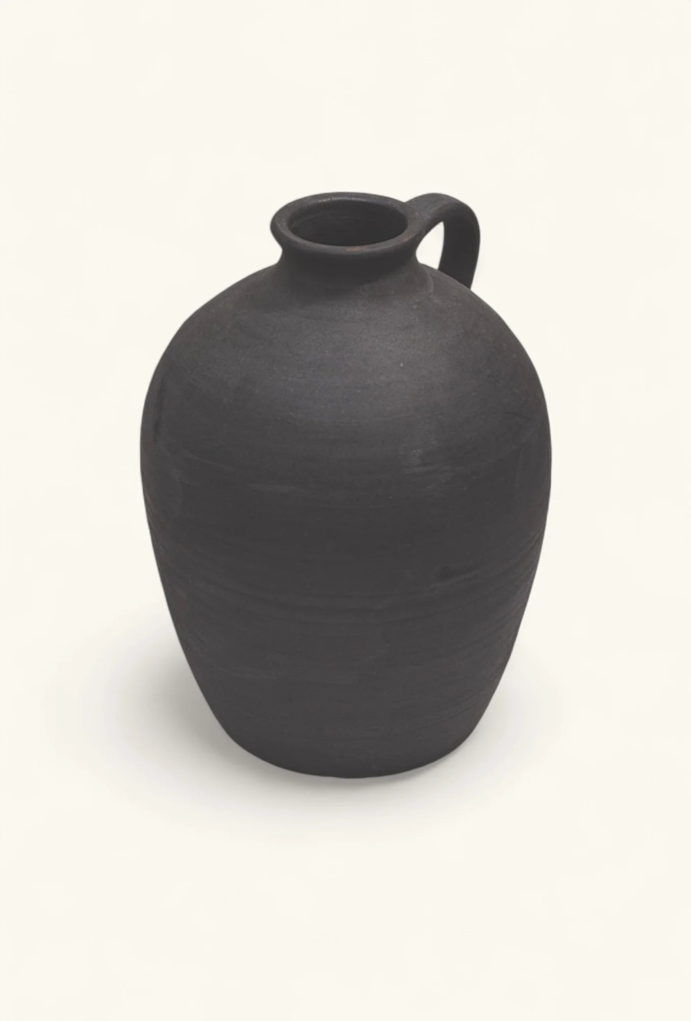 JUG VASE