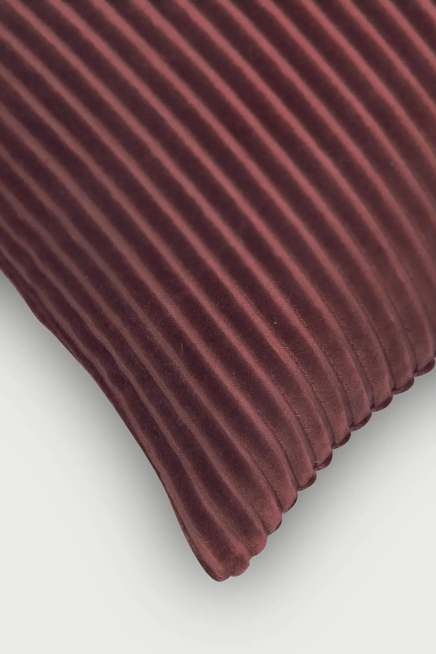 LUNA BERRY VELVET CUSHION COVER