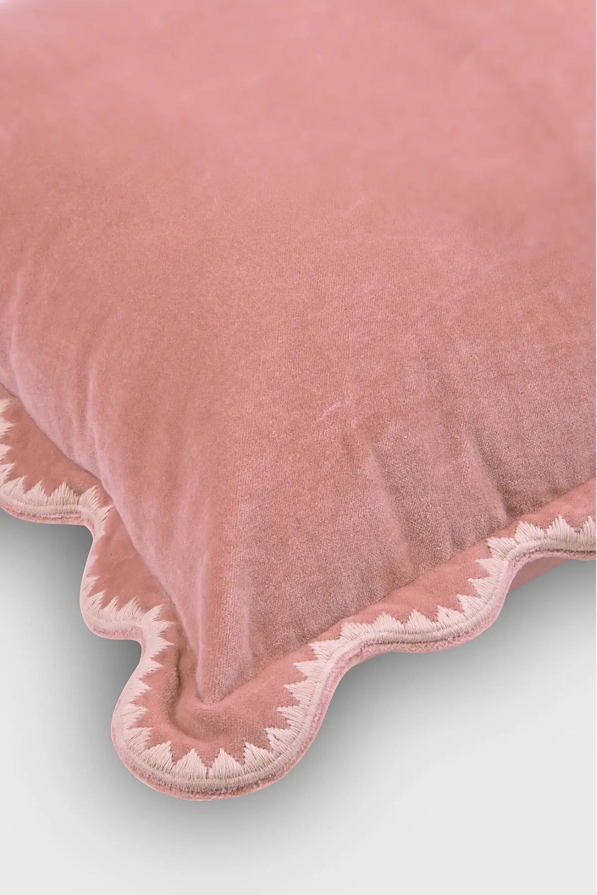 MIRAGE SCALLOP ROSE CUSHION COVER