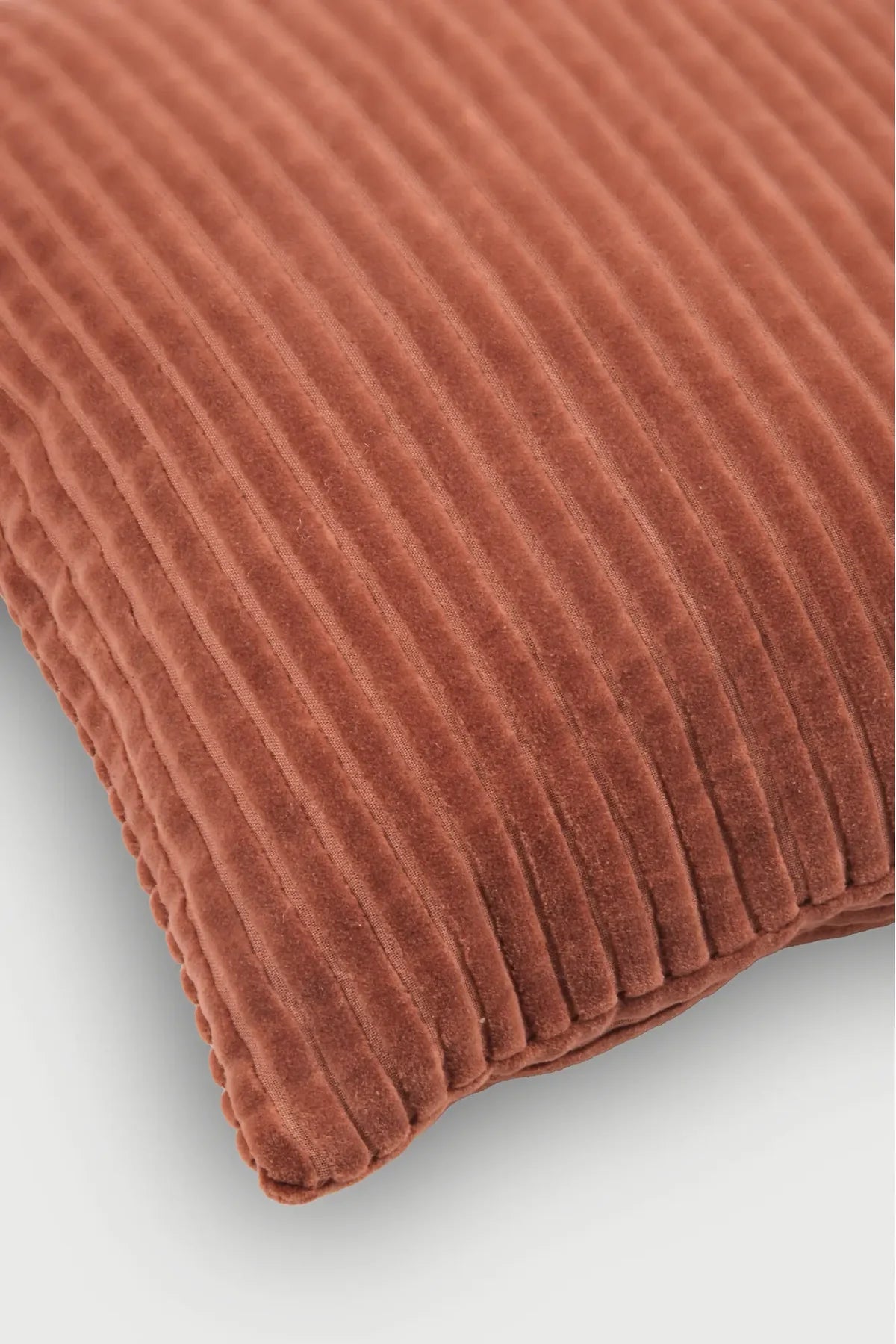 LUNA RHUBARB VELVET CUSHION COVER