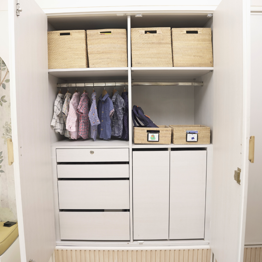 Woven storage baskets for closet, 
Handwoven wardrobe organizer baskets, Rattan baskets with handles, 
Natural fiber bins for clothes storage, 
Stackable wicker storage baskets, 
Closet organization baskets for kids' clothes, Eco-friendly wardrobe storage solutions, Decorative storage bins for shelves, Handcrafted woven baskets for home organization, 
Rectangular rattan baskets with label holders. 

