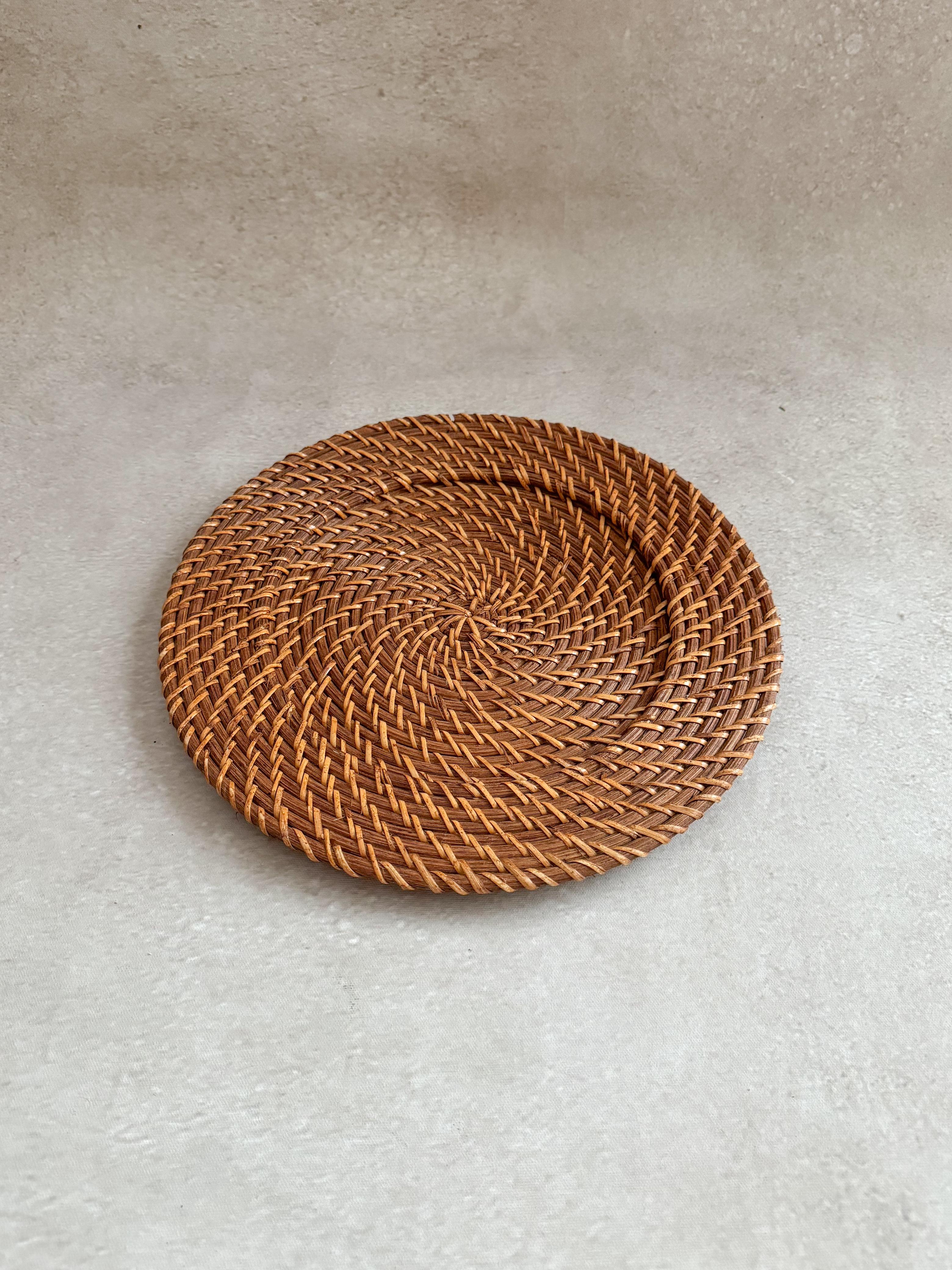 RATTAN CHARGER PLATE – ALTROVE