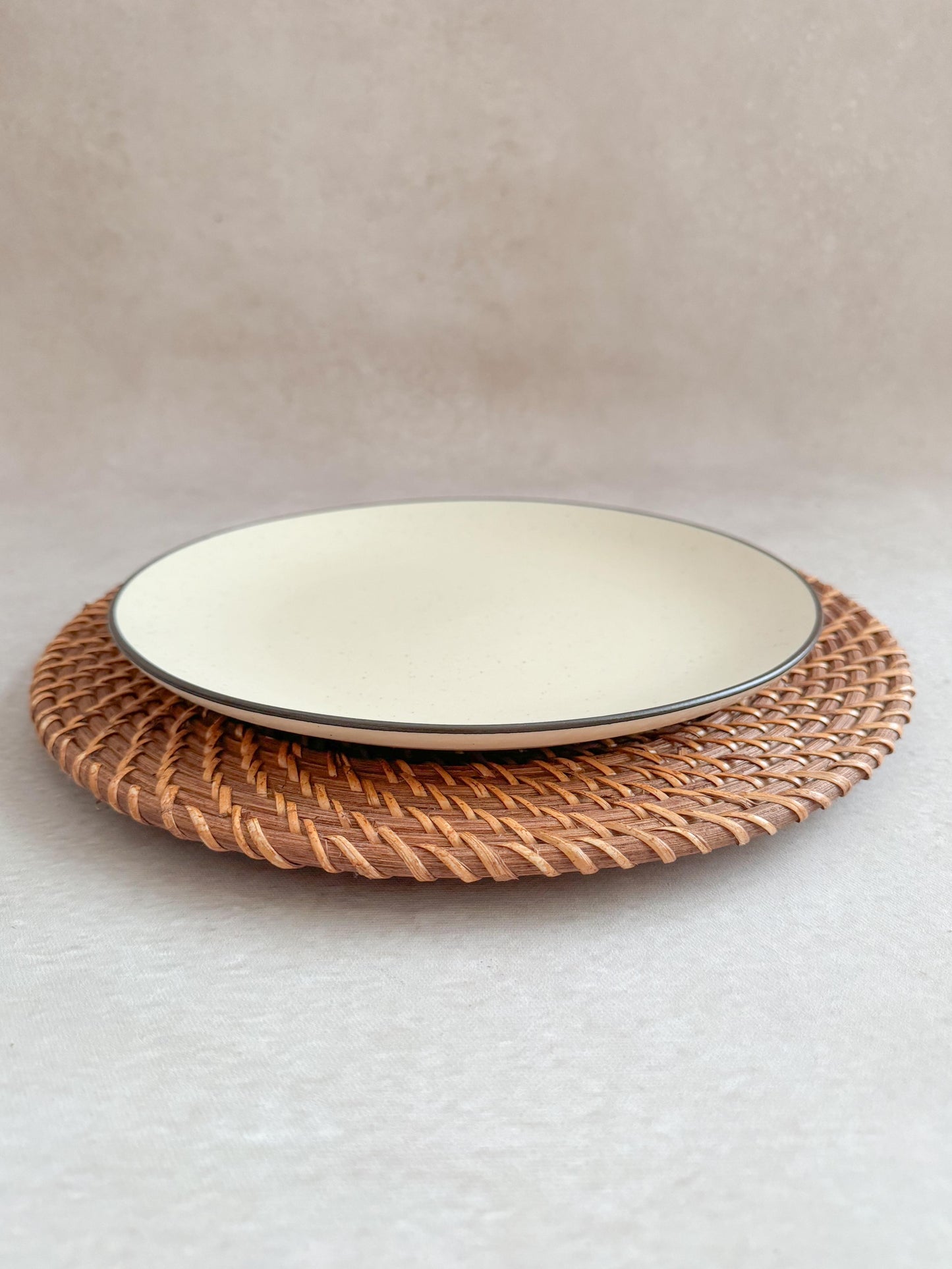 RATTAN CHARGER PLATE