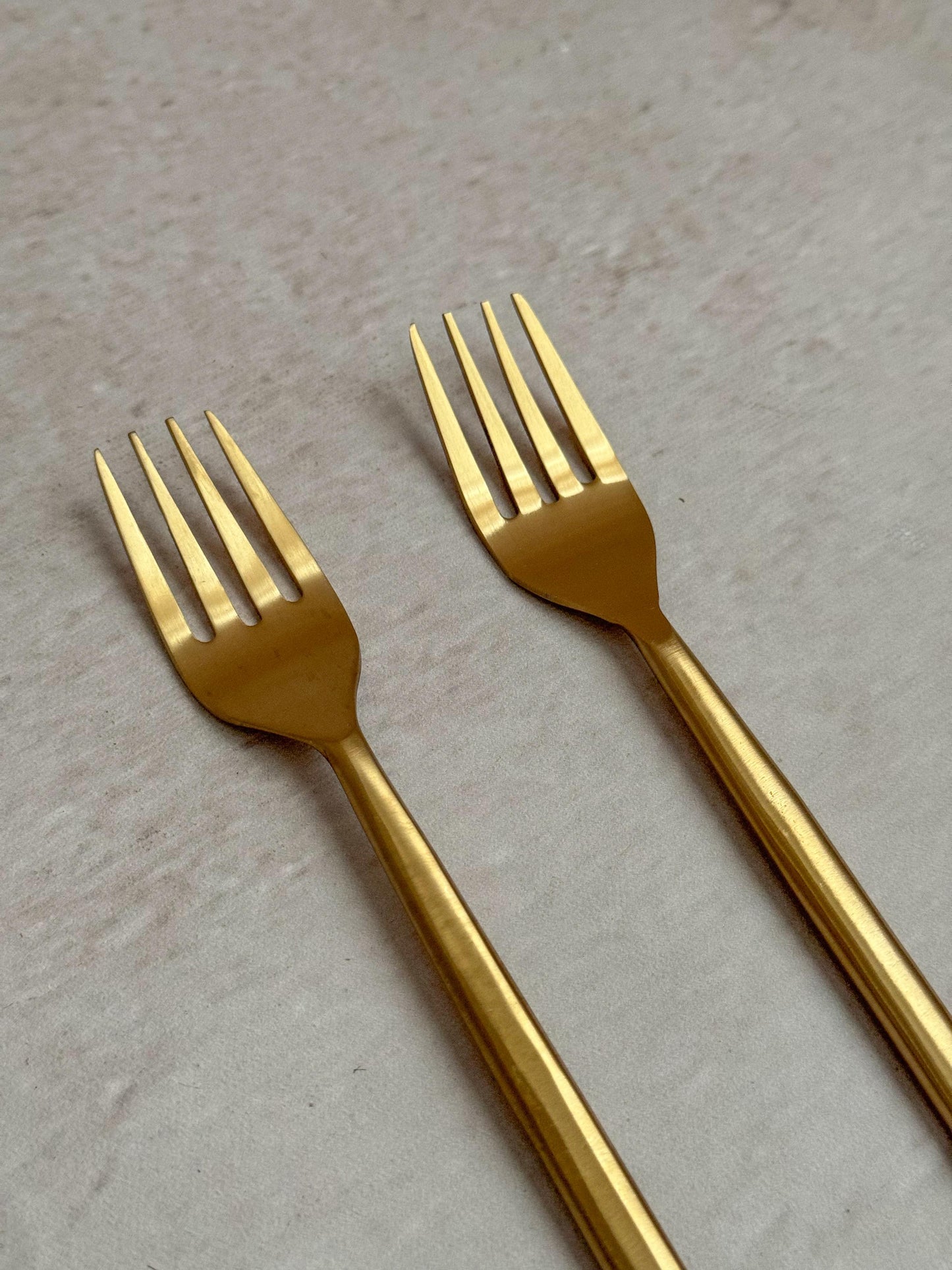 TAUPE DESSERT FORK - SET OF 2