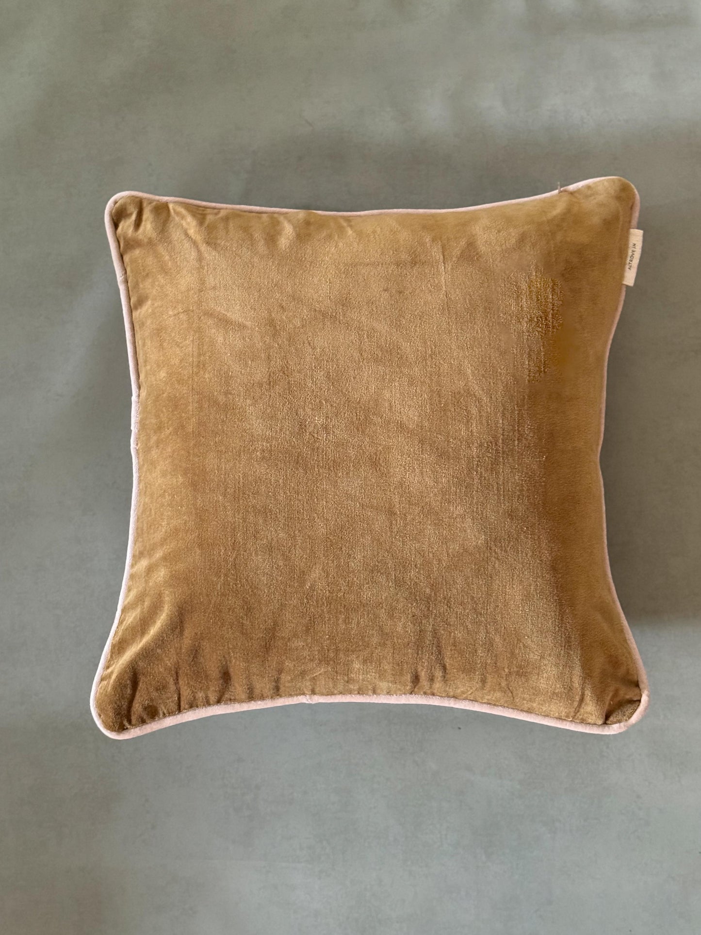 LILA VELVET CUSHION