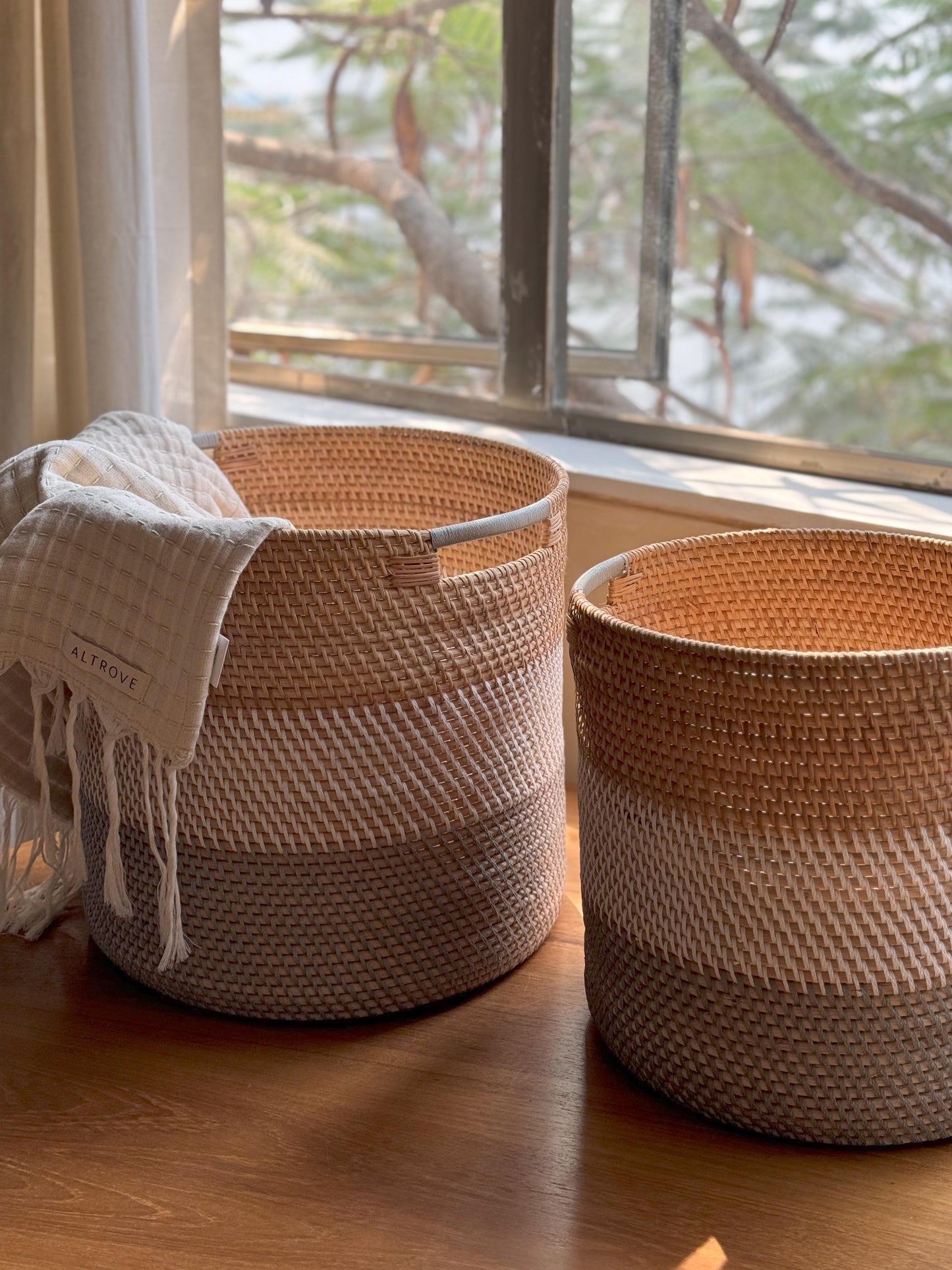 RATTAN PLANTER GREY WHITE NATURAL