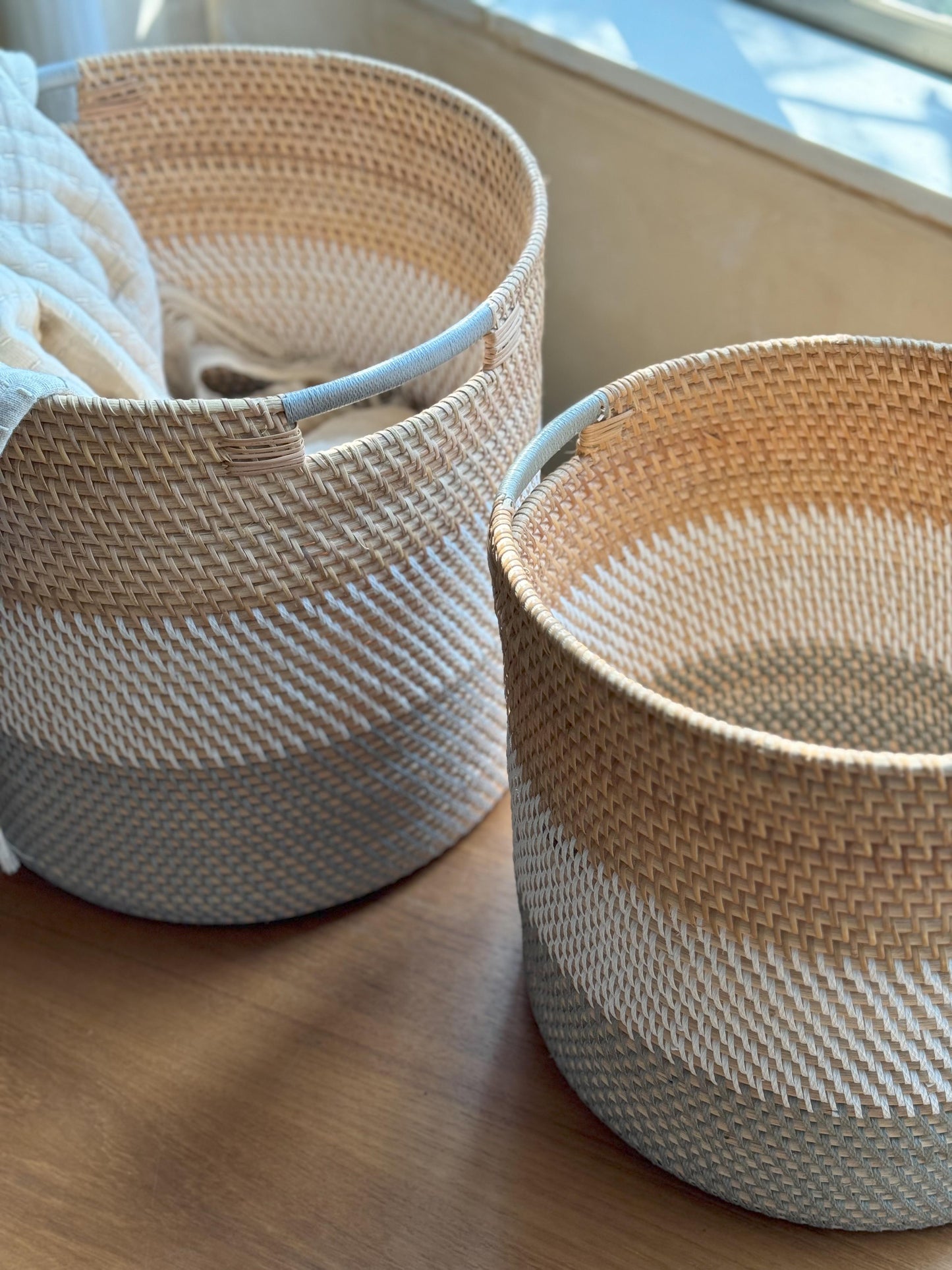 RATTAN PLANTER GREY WHITE NATURAL