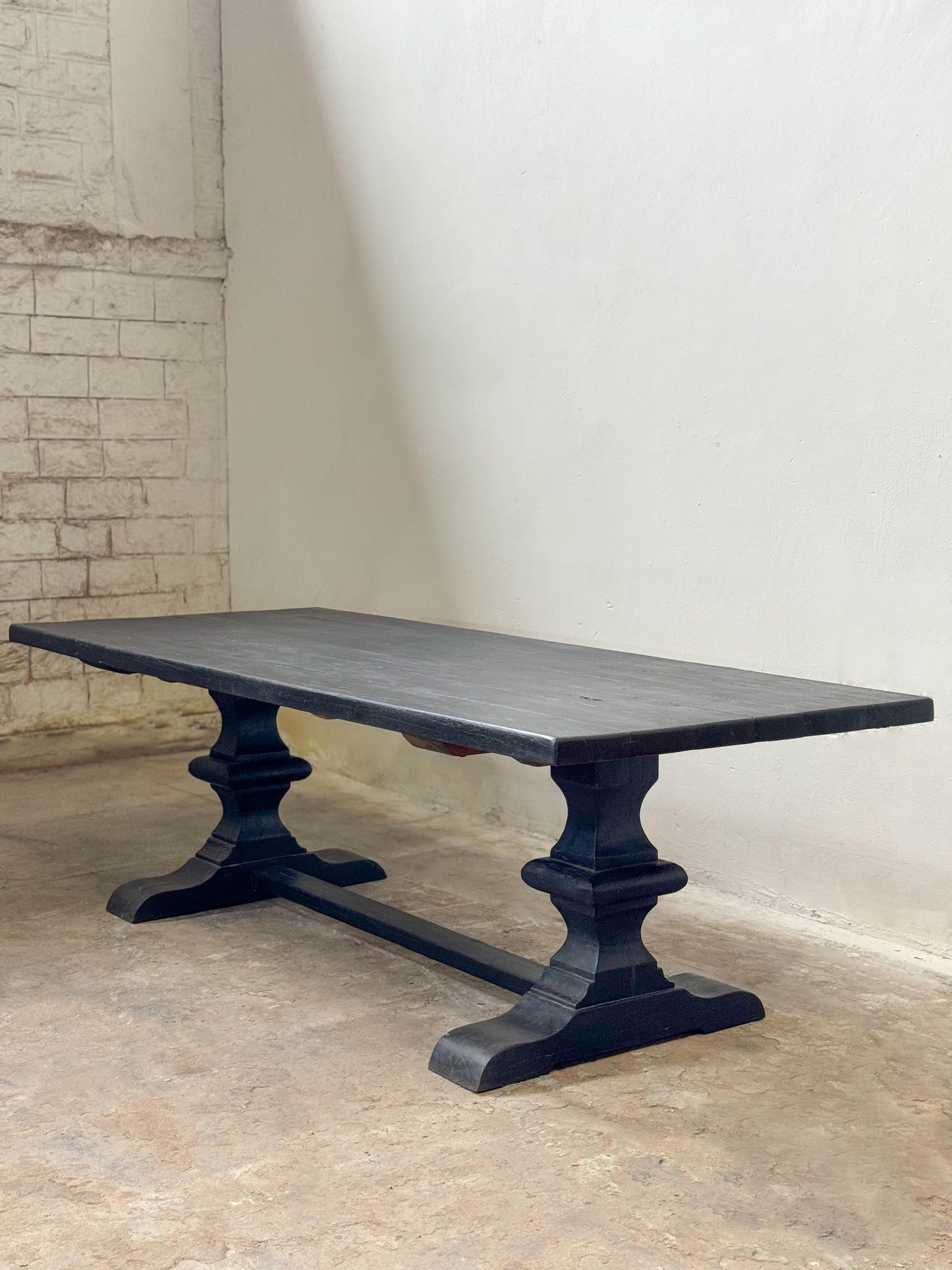 EDOUARD DINING TABLE
