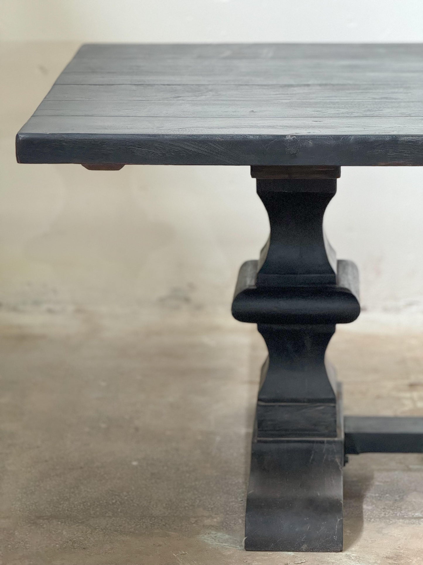 EDOUARD DINING TABLE