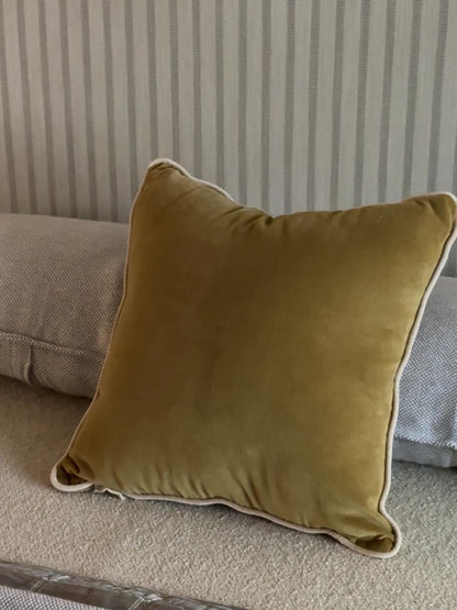 LILA VELVET CUSHION