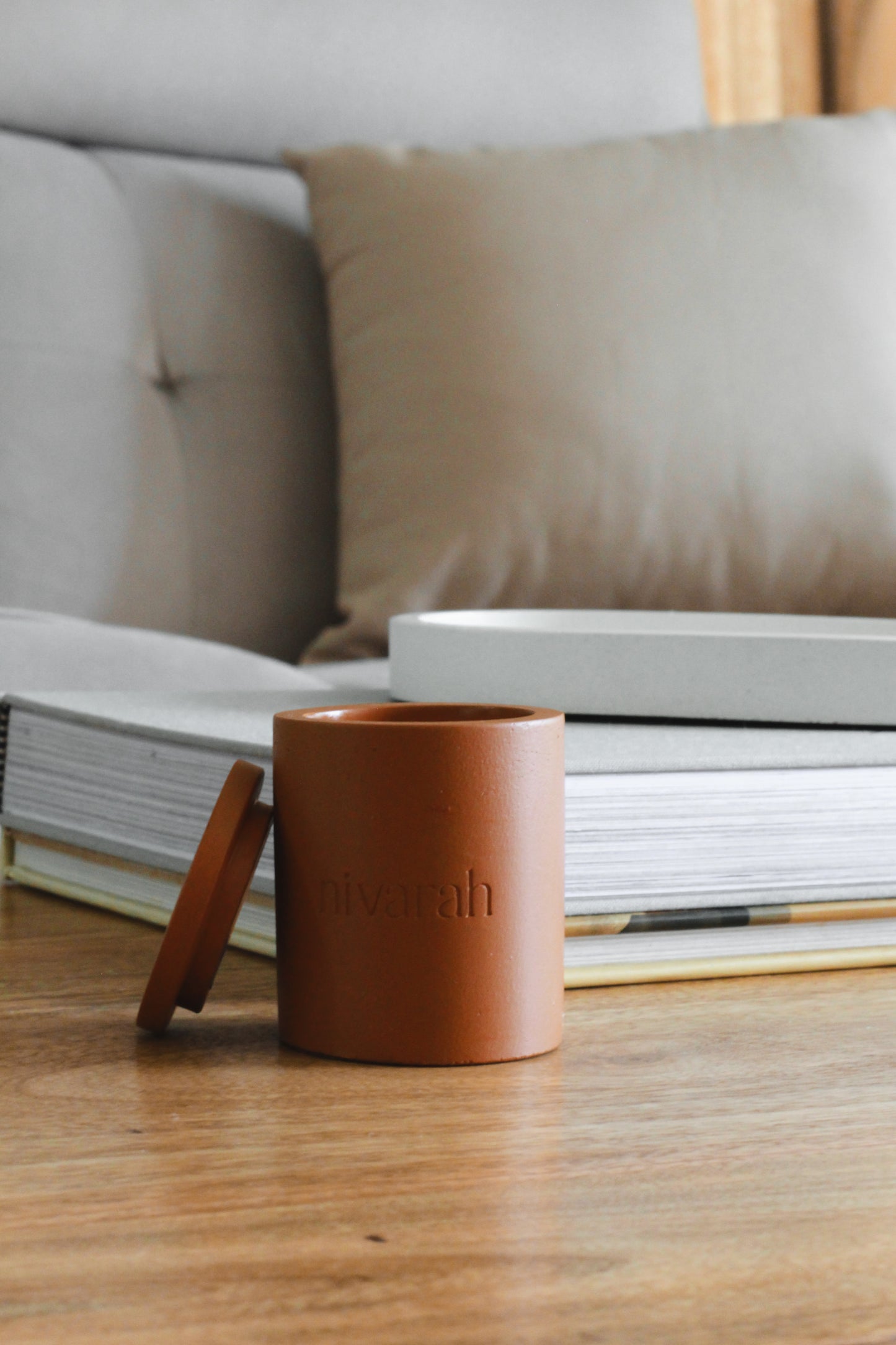 VANILLA CARAMEL SCENTED CANDLE - SMALL