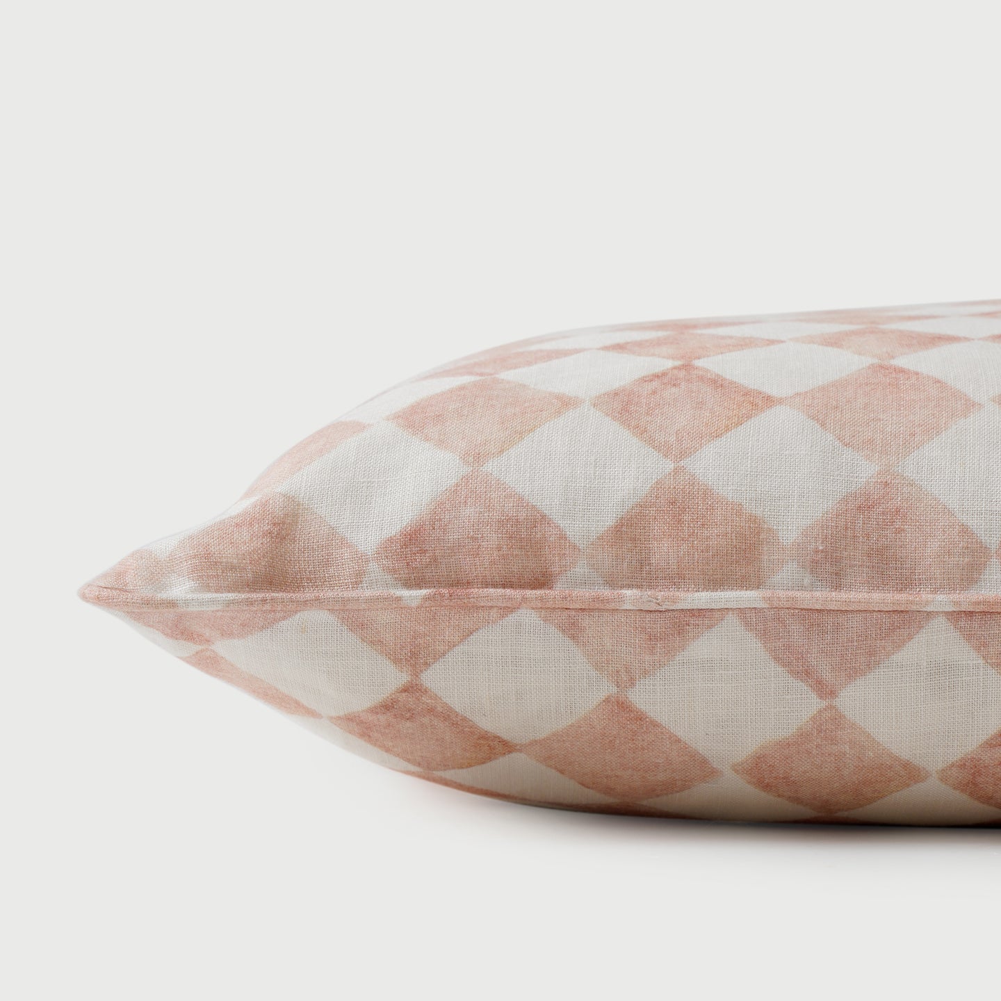 CHECKER BLUSH CUSHION COVER