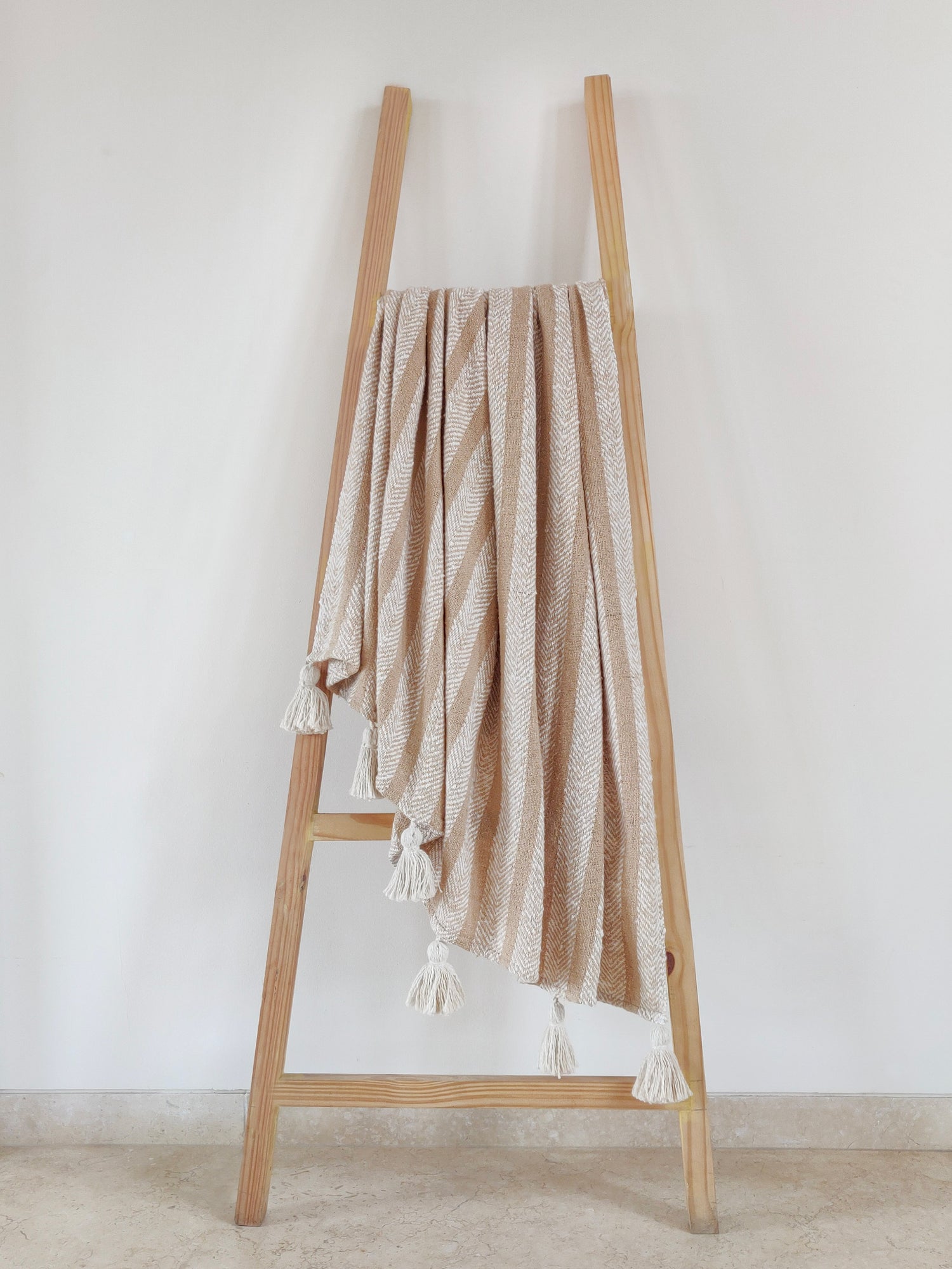 SHOP THROWS & DECOR