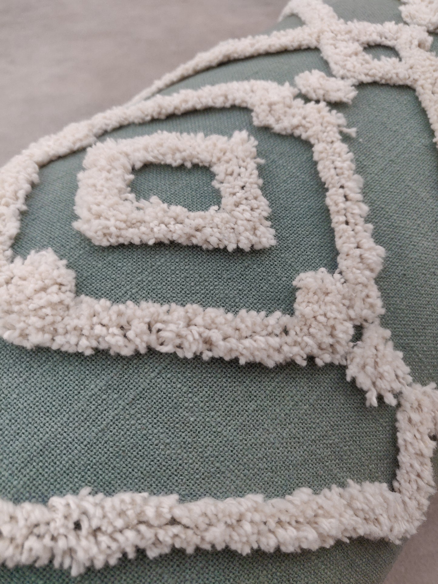 NORA TUFTED BODY CUSHION