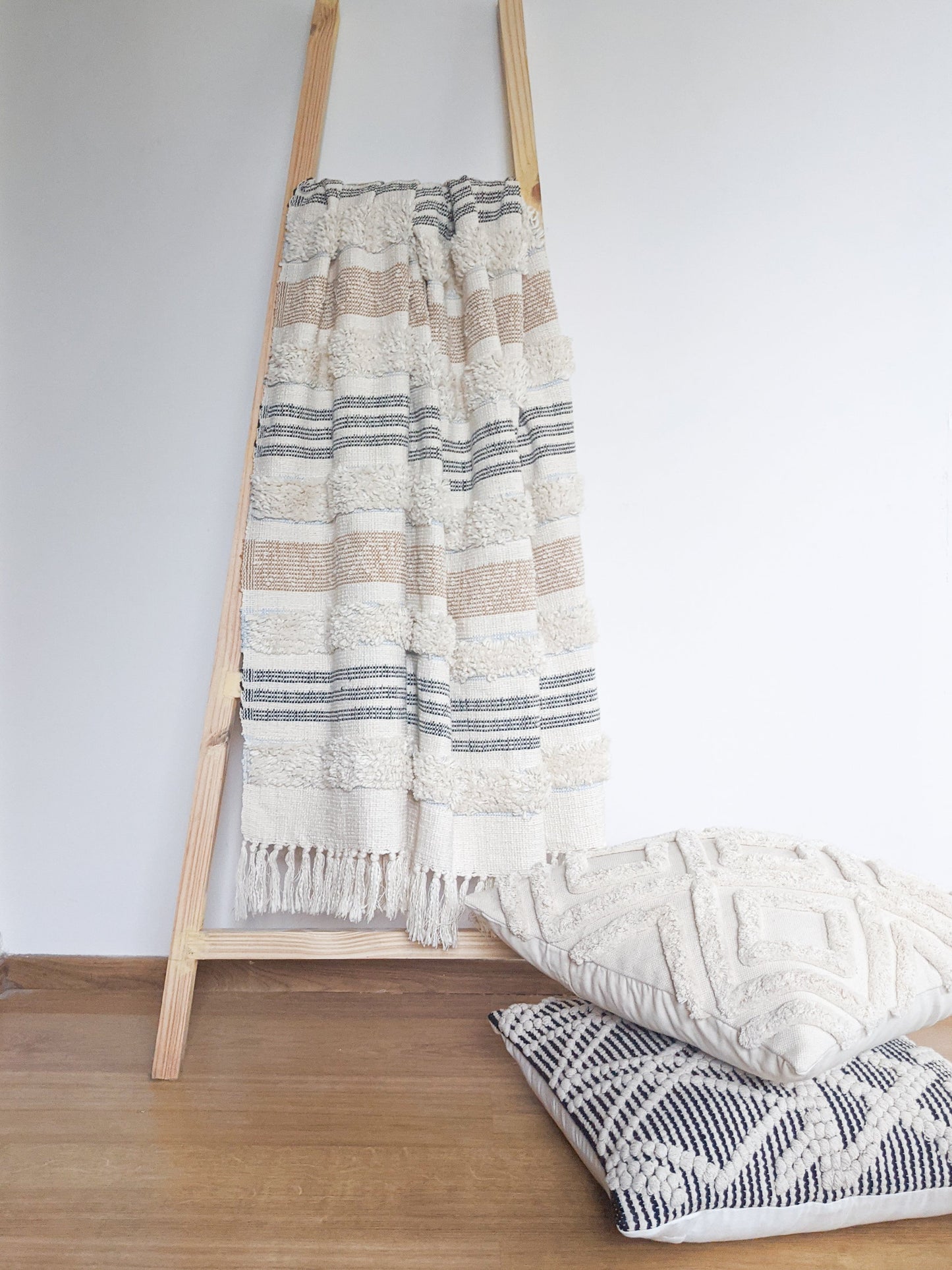 FARAH TUFTED THROW
