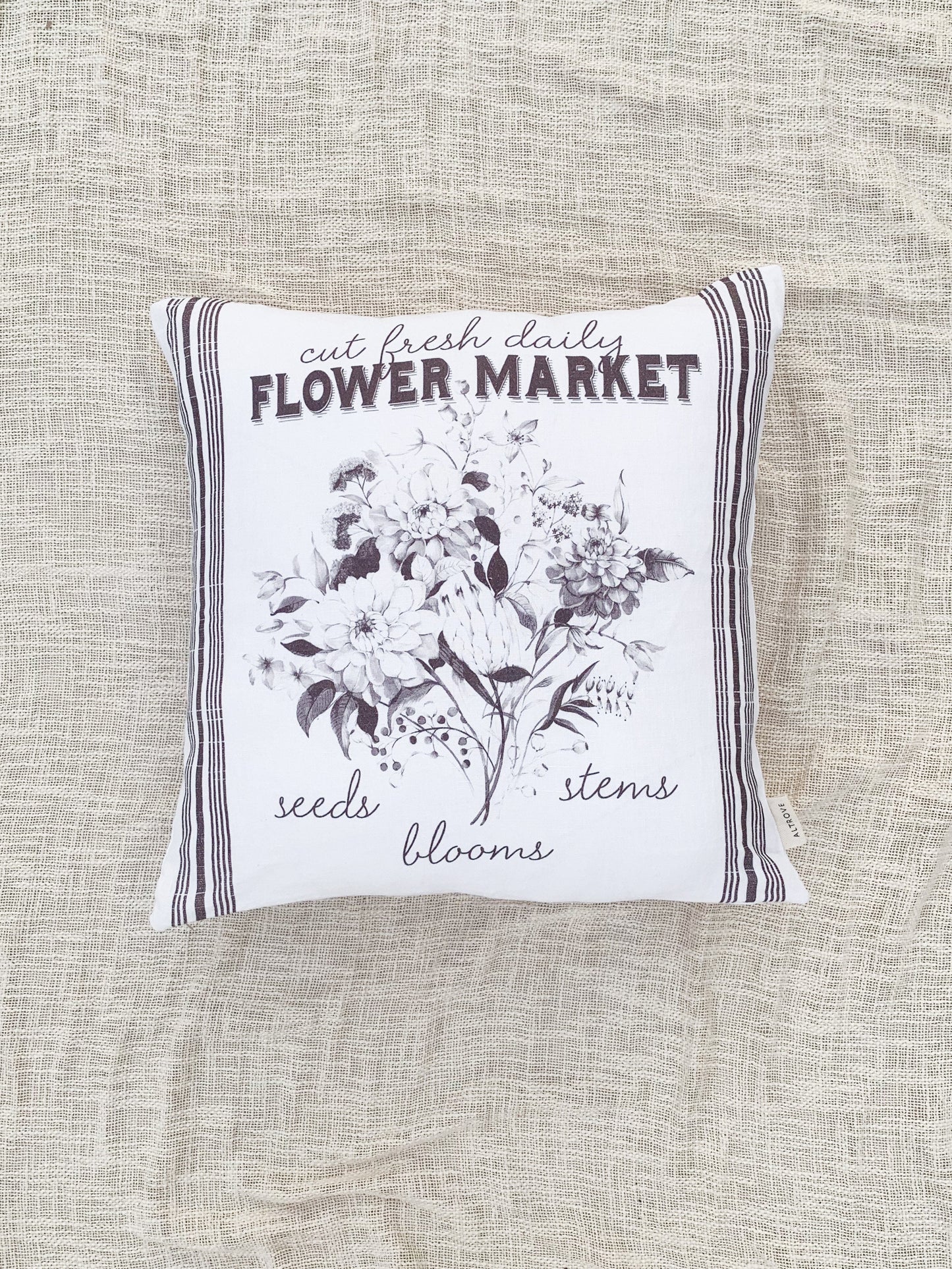 PARISIENNE CUSHION - WHITE